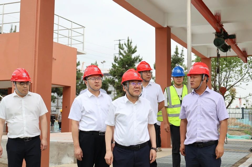 公司黨委書記、董事長李明華一行到姜堰項目、成都區(qū)域項目檢查指導(dǎo)工作.jpg