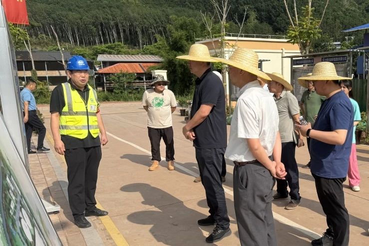 云南省住房城鄉(xiāng)建設廳村鎮(zhèn)建設處處長馬望一行到磨憨項目調(diào)研.jpg